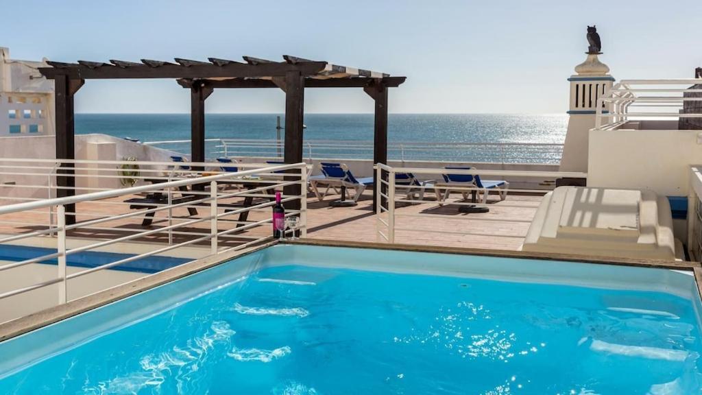 Refurbished Beachfront House, Pool, Ac, Wifi, Albufeira, Sea View Kültér fotó