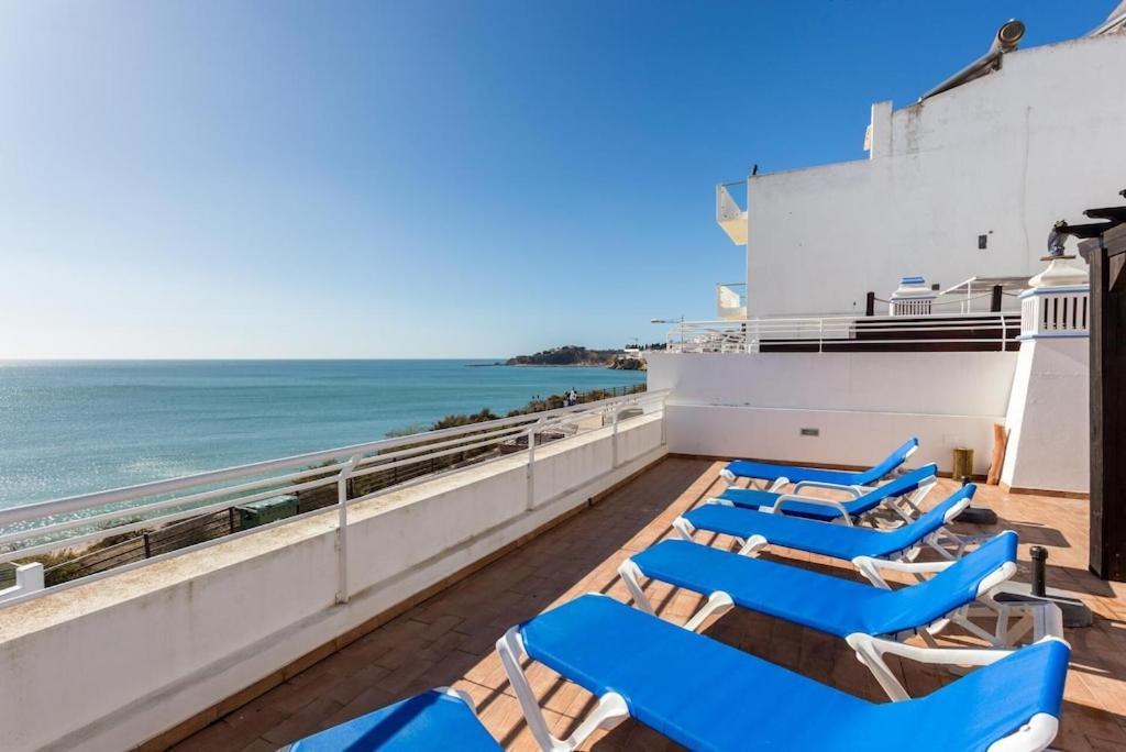 Refurbished Beachfront House, Pool, Ac, Wifi, Albufeira, Sea View Kültér fotó