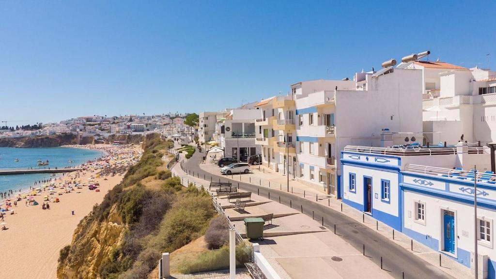 Refurbished Beachfront House, Pool, Ac, Wifi, Albufeira, Sea View Kültér fotó